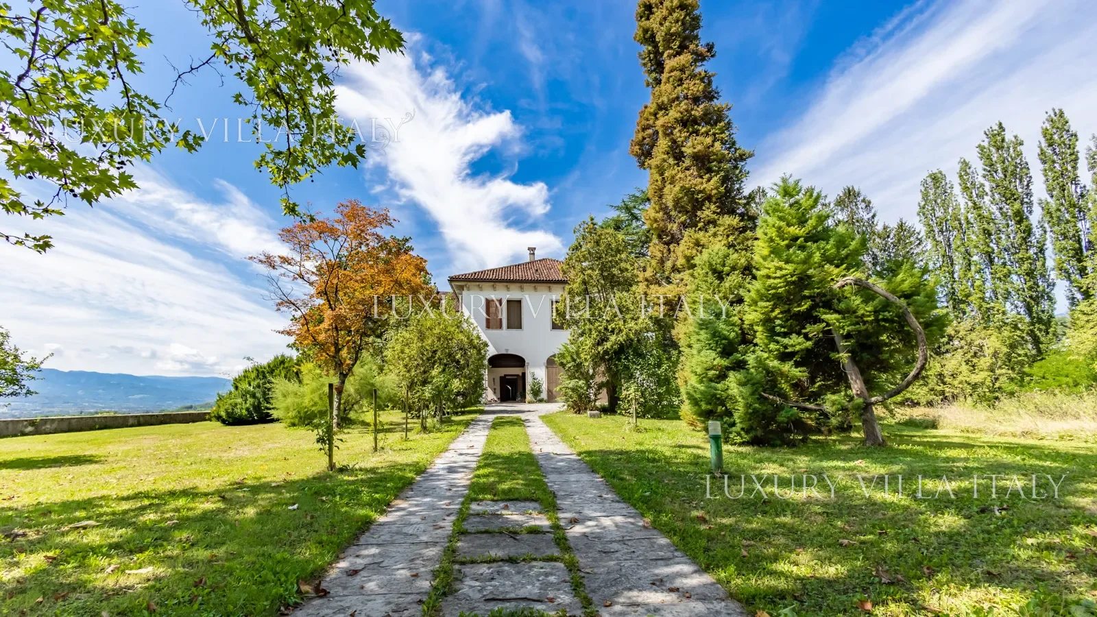 Exterior photo 2