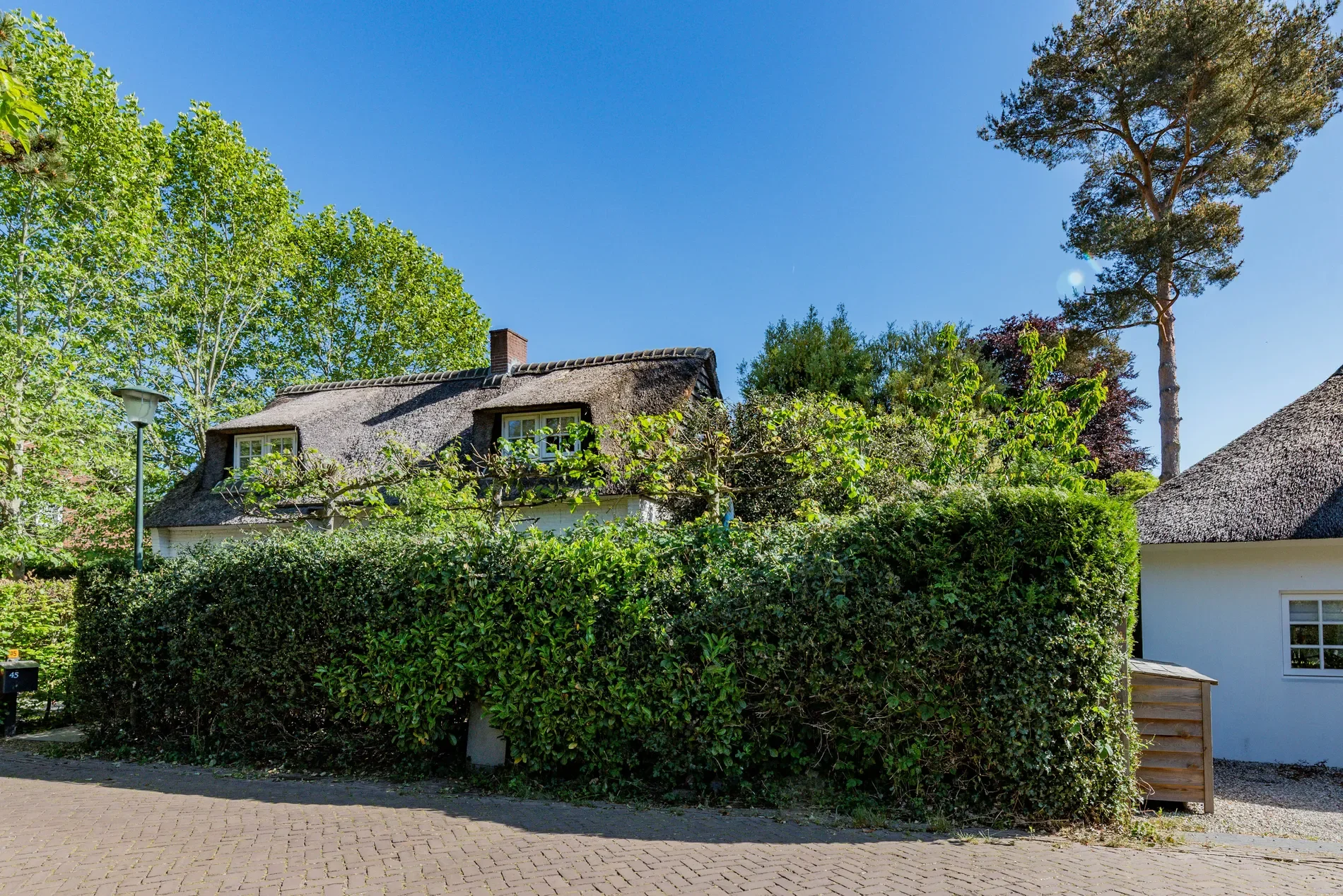 Exterior photo 6