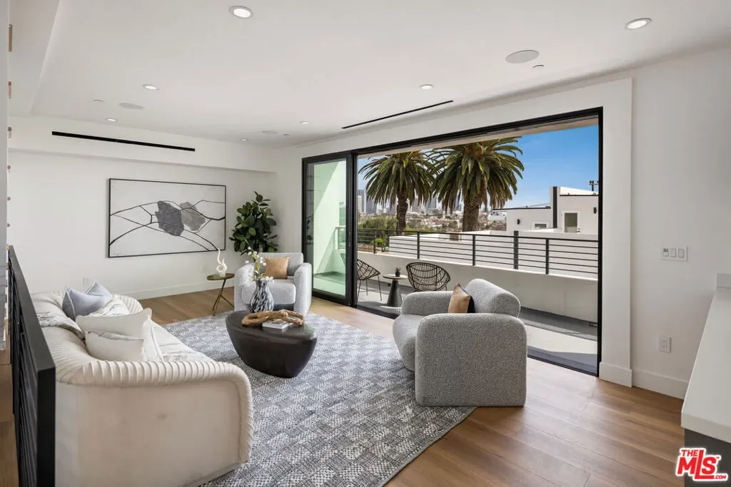 2005 Bellevue Avenue, Los Angeles, California, United States. - Photo 16
