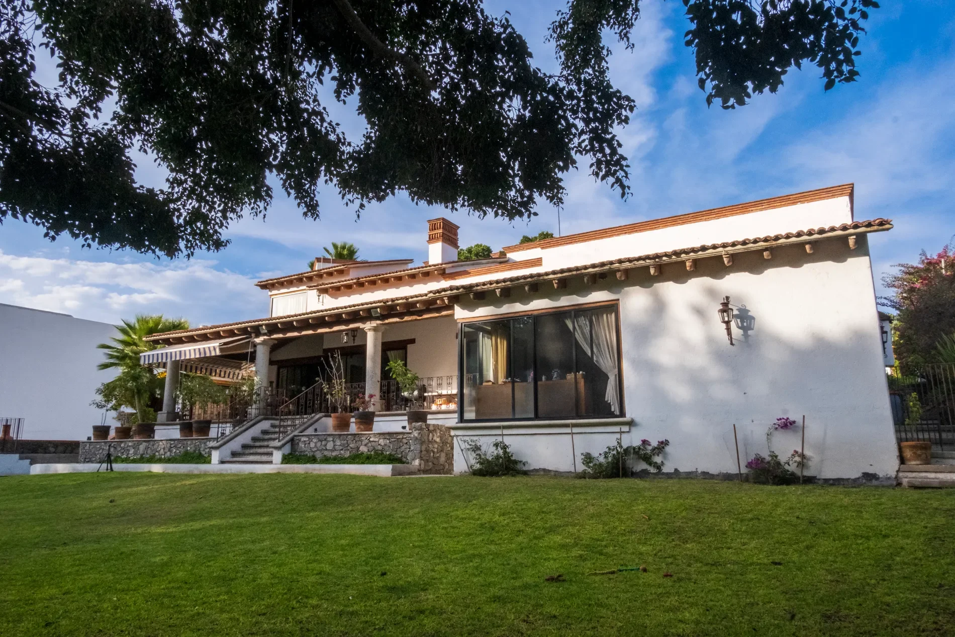 Exterior photo 7