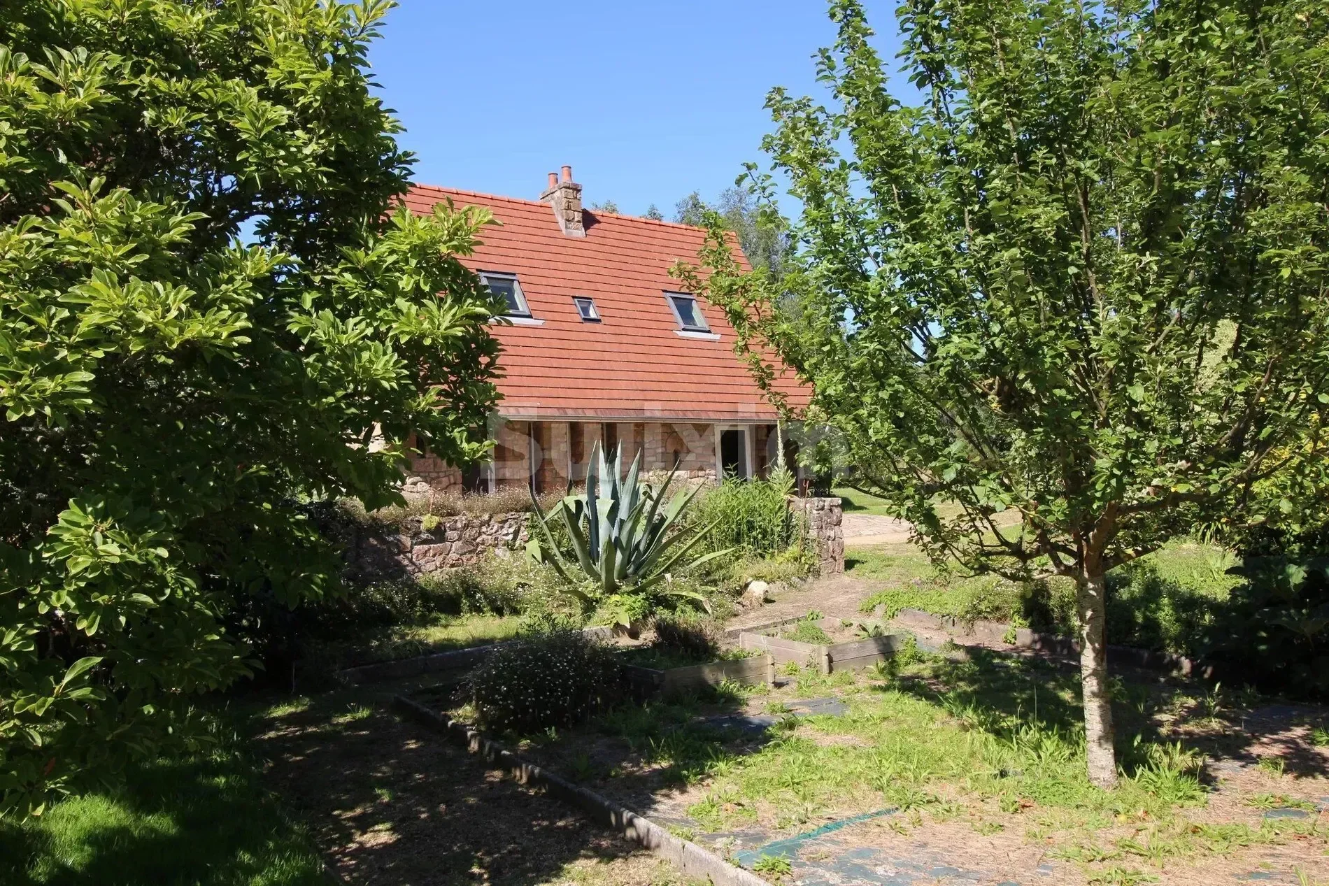 Exterior photo 3