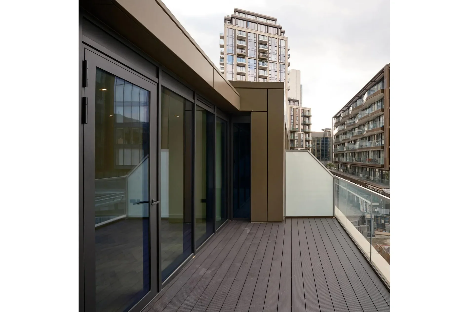 Exterior photo 4