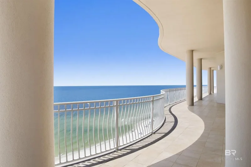 Full-floor penthouse at La Riva East