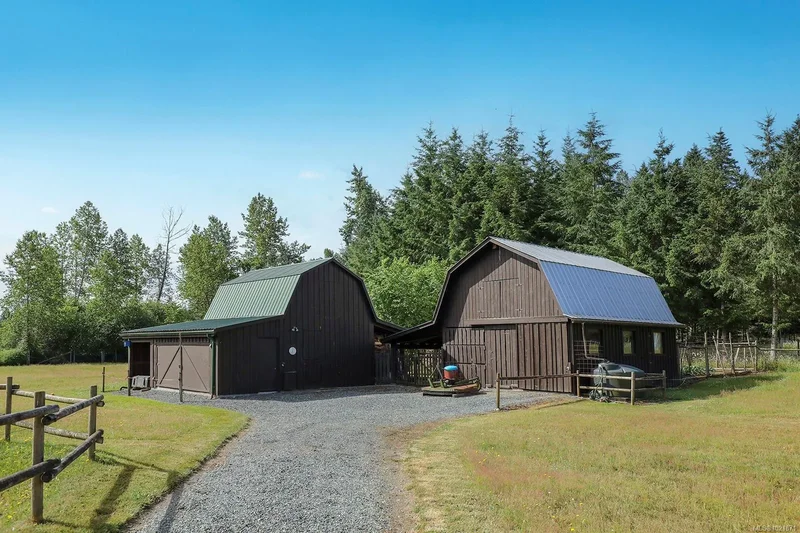 3713 Dove Creek Rd, Courtenay, British Columbia, Canada. - Photo 21