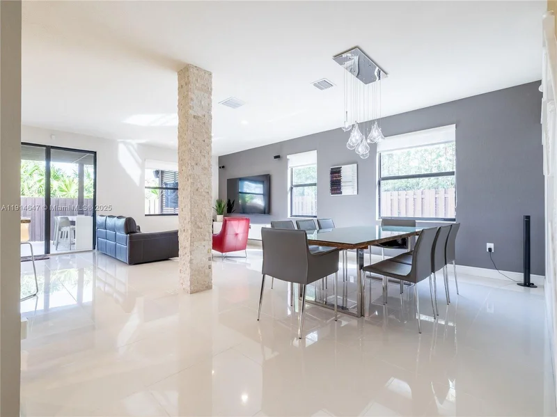 8777 NW 102nd Ct, Doral, Florida, United States. - Photo 17