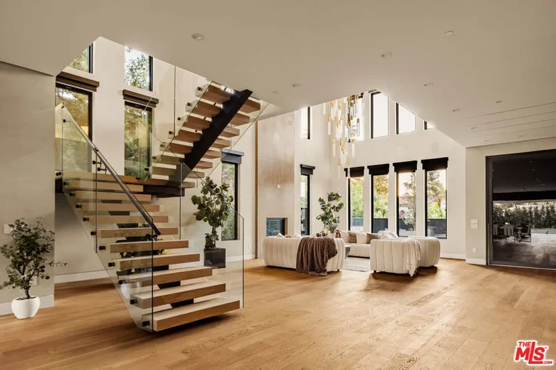 4528 Matilija Avenue, Los Angeles, California, United States. - Photo 18