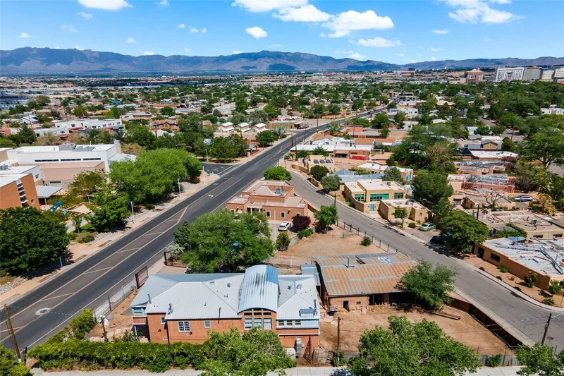 1700 Nw Mountain Road , Albuquerque, NM 87104, Albuquerque, New Mexico, United States. - Photo 40