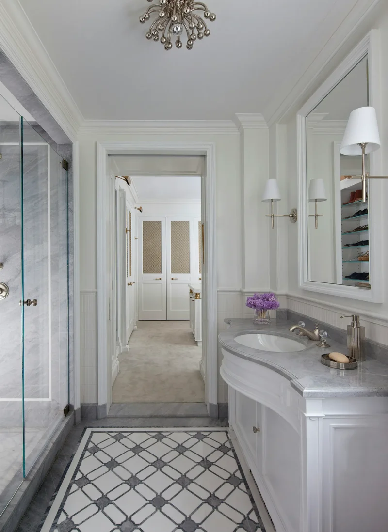 FIFTH AVENUE, New York, New York, United States. - Photo 14