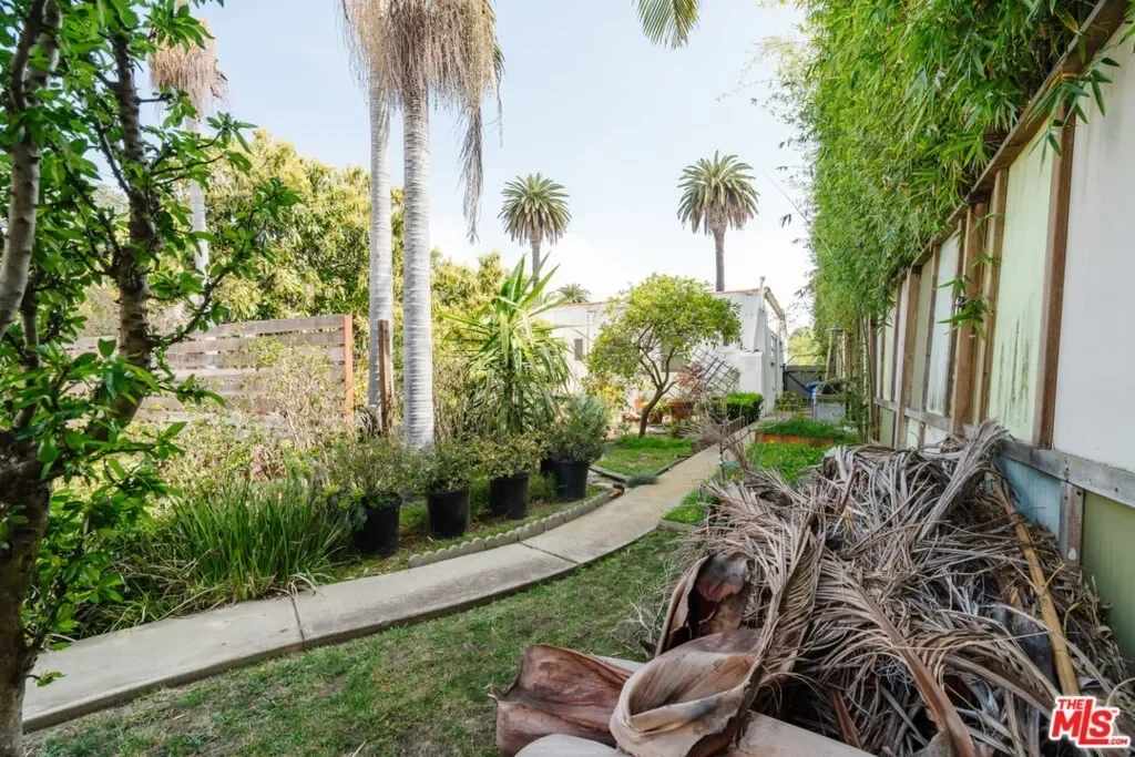 3875 Marcasel Avenue, Los Angeles, California, United States. - Photo 32
