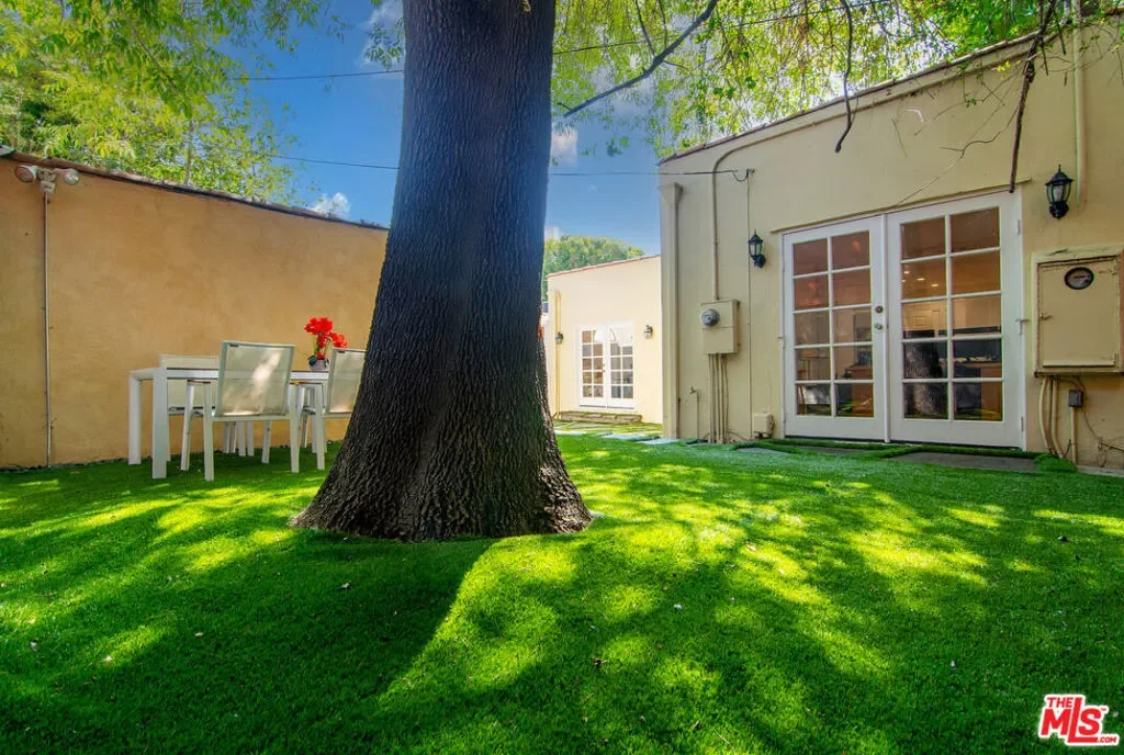 9037 Elevado Street, Los Angeles, California, United States. - Photo 3