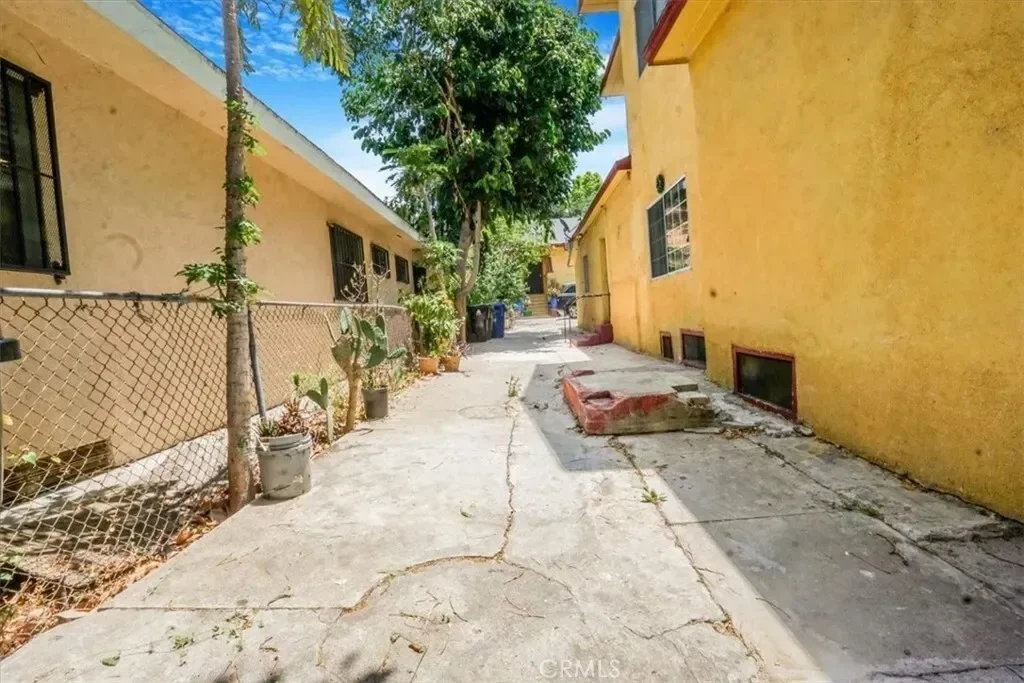 2122 Thomas Street, Los Angeles, California, United States. - Photo 52