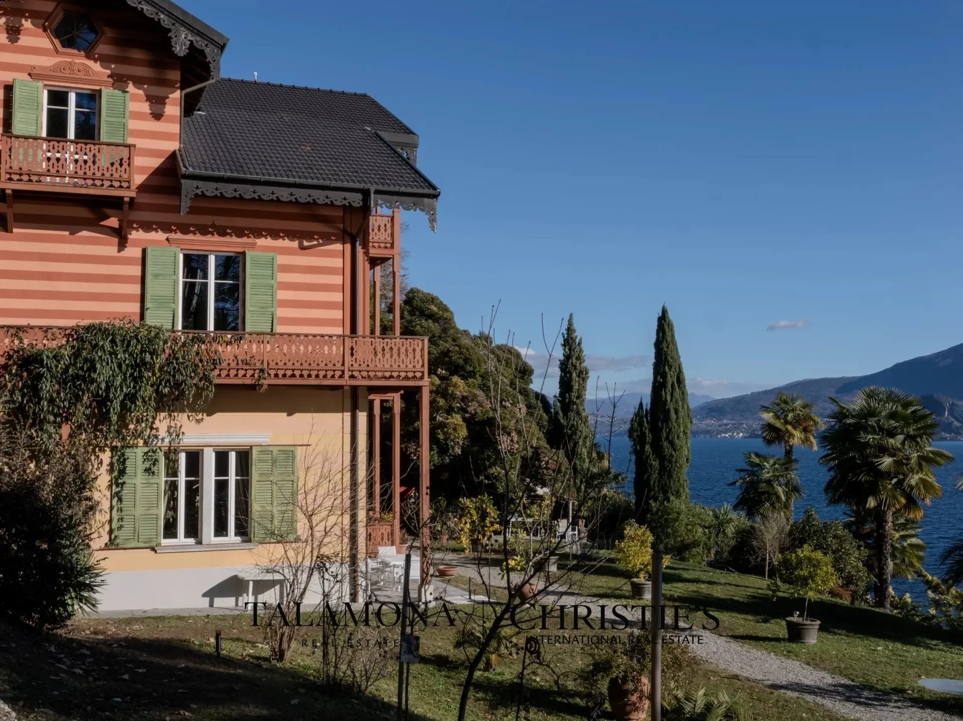 Exterior photo 10