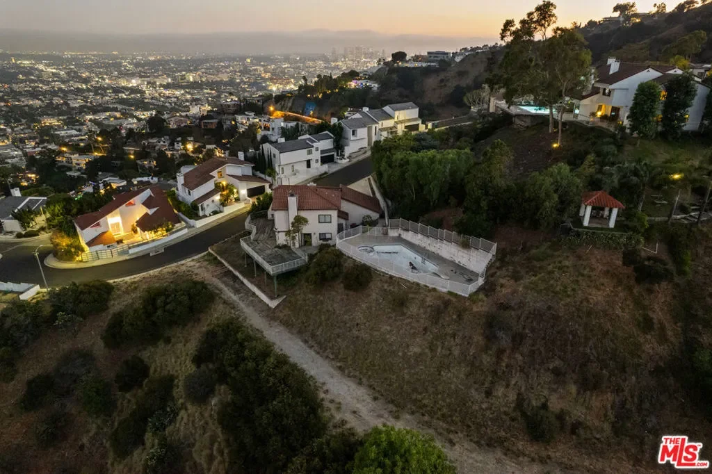 1842 N Crescent Heights Boulevard, Los Angeles, California, United States. - Photo 12