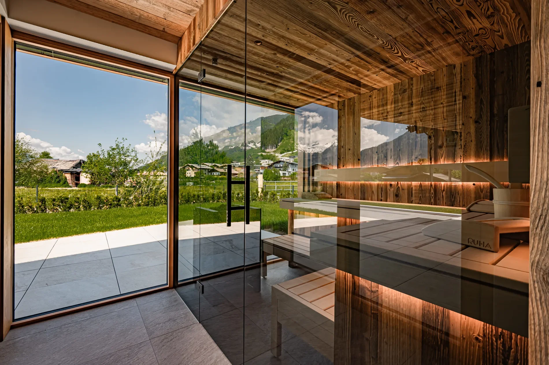 Tulpengasse, Zell am See, Salzburg, Austria. - Photo 5