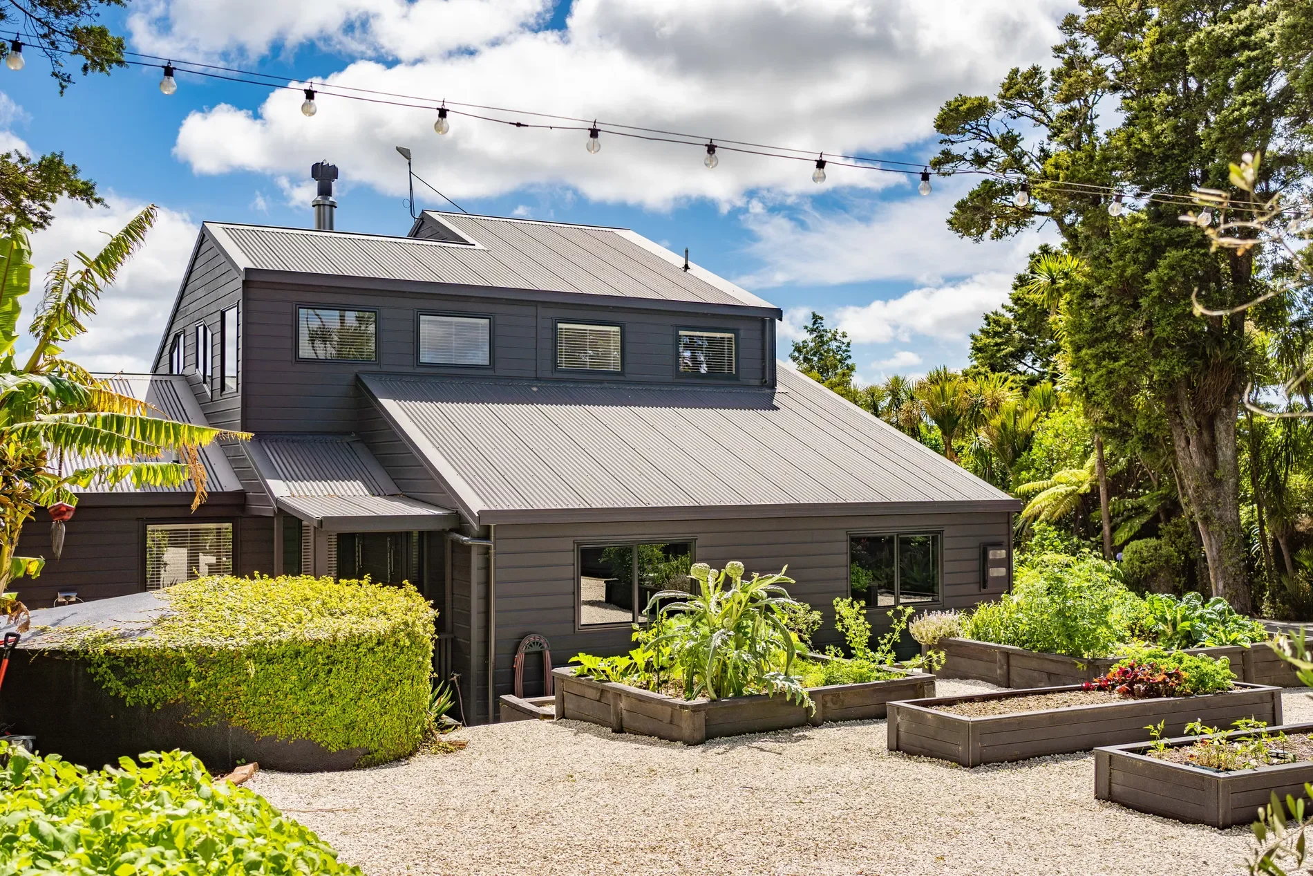 Exterior photo 8