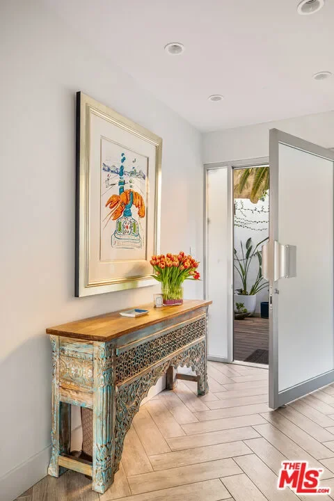 2137 Sunset Plaza Drive, Los Angeles, California, United States. - Photo 6