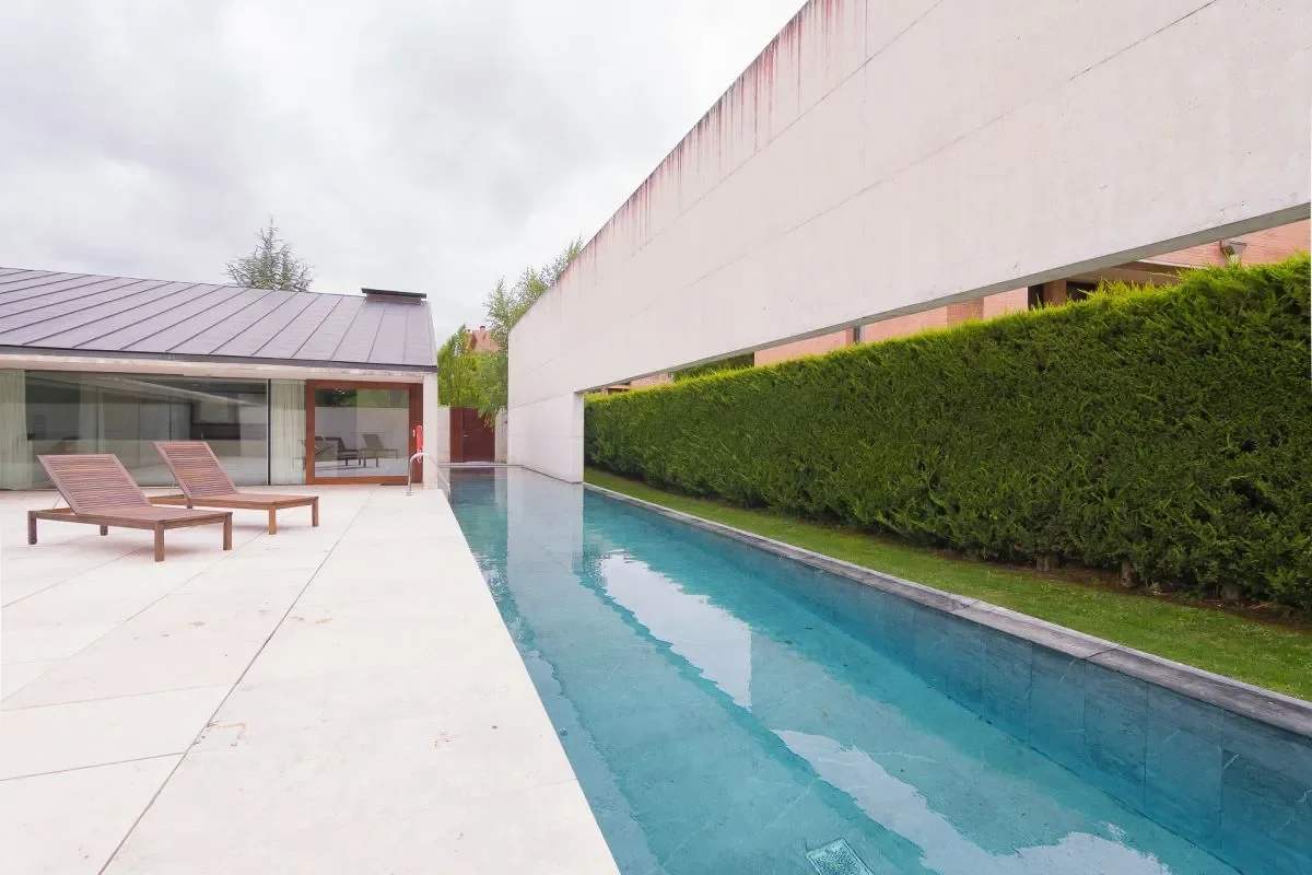 Exterior photo 7