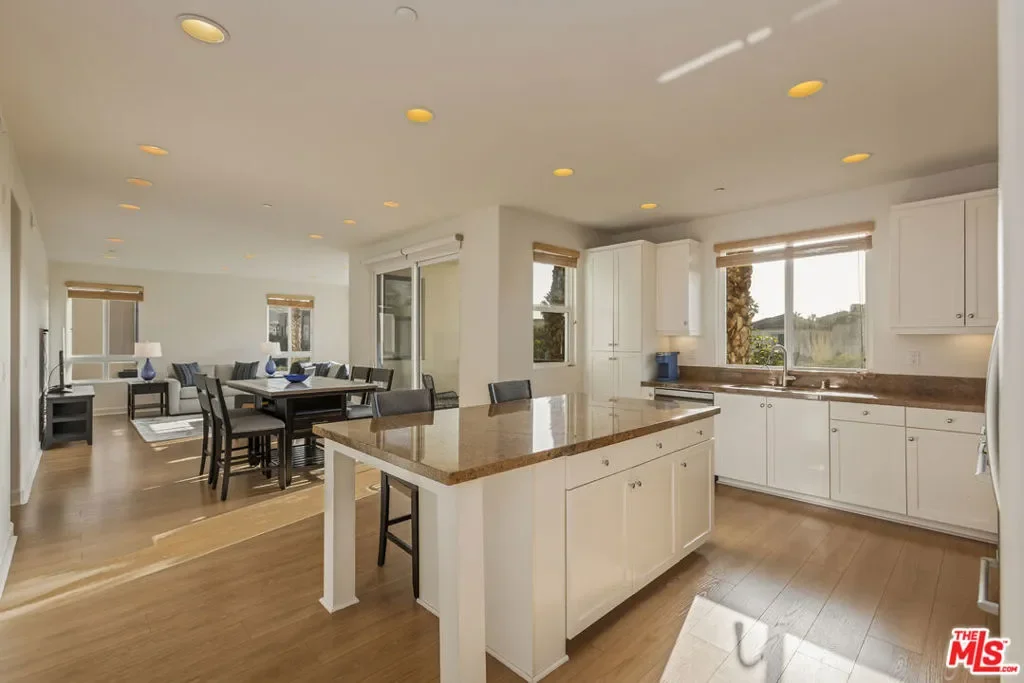 12887 Runway Road 3, Los Angeles, California, United States. - Photo 2