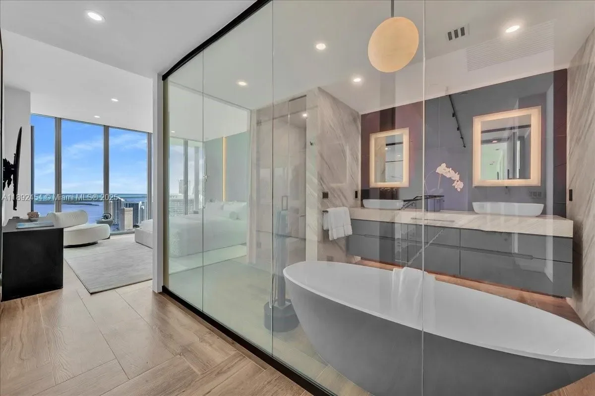 888 Biscayne Blvd #PH 5704, Miami, FL 33132, Miami, Florida, United States. - Photo 41