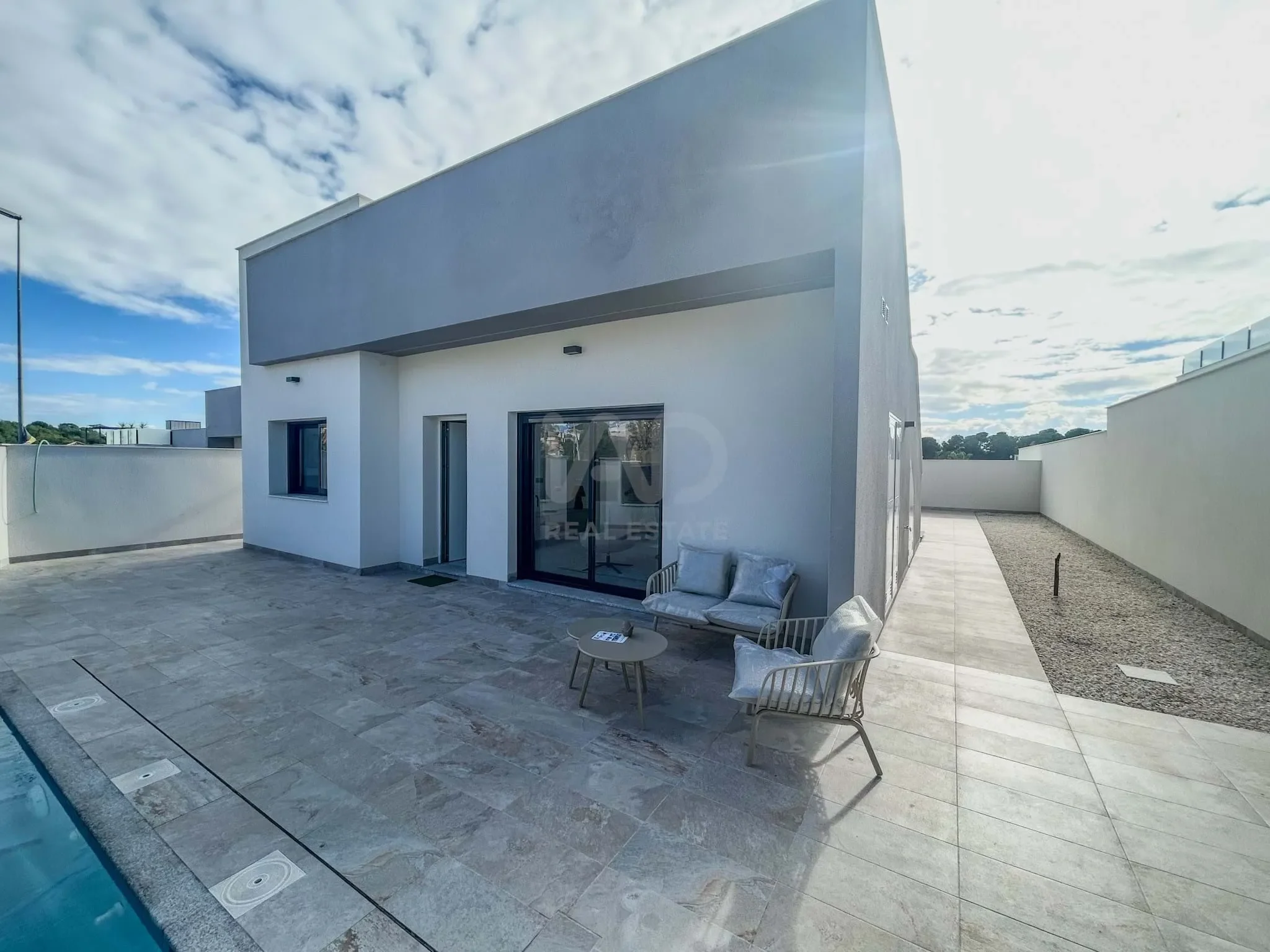Exterior photo 9