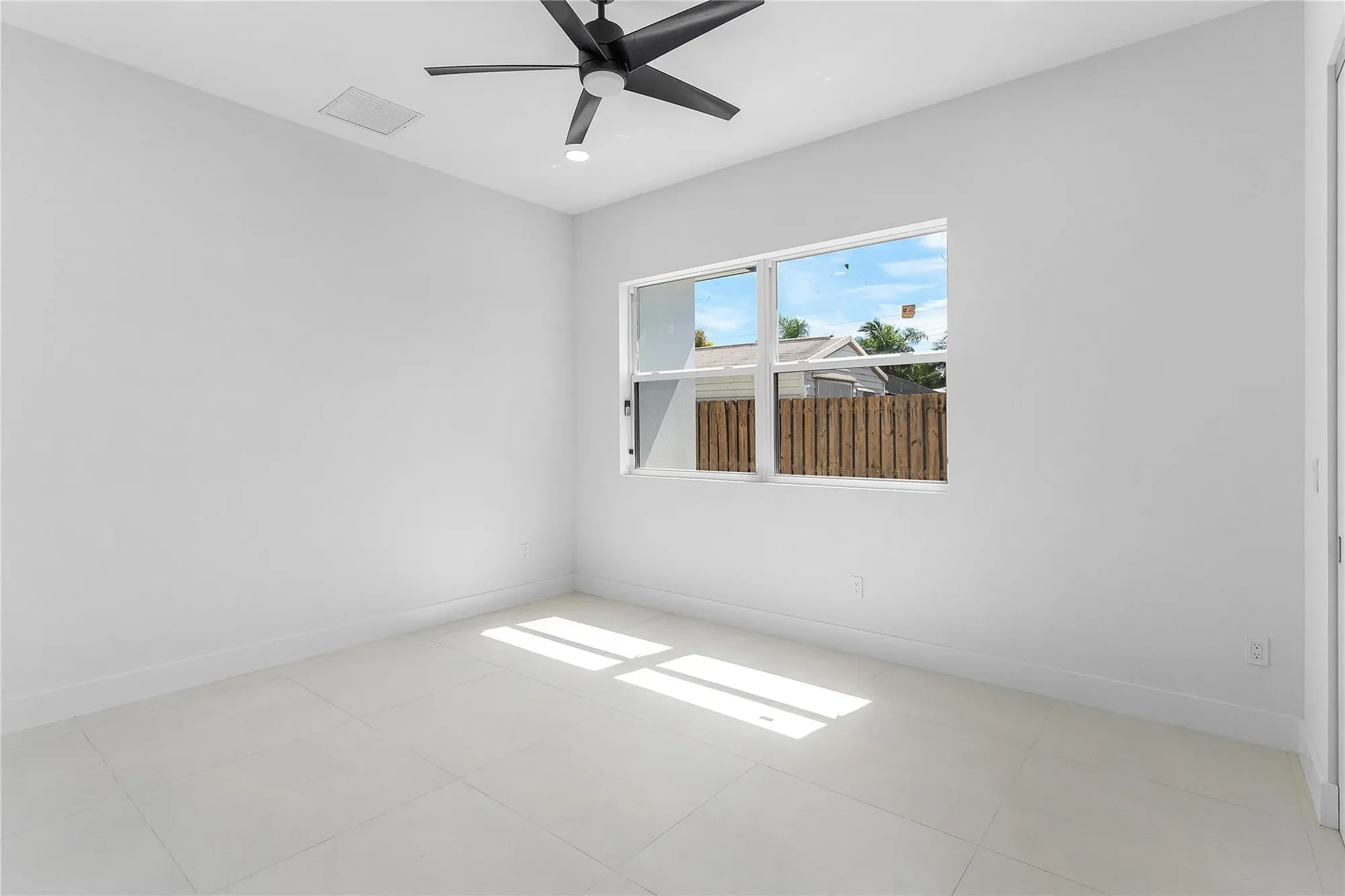 171 SE 4th Ct, Pompano Beach, Florida, United States. - Photo 14