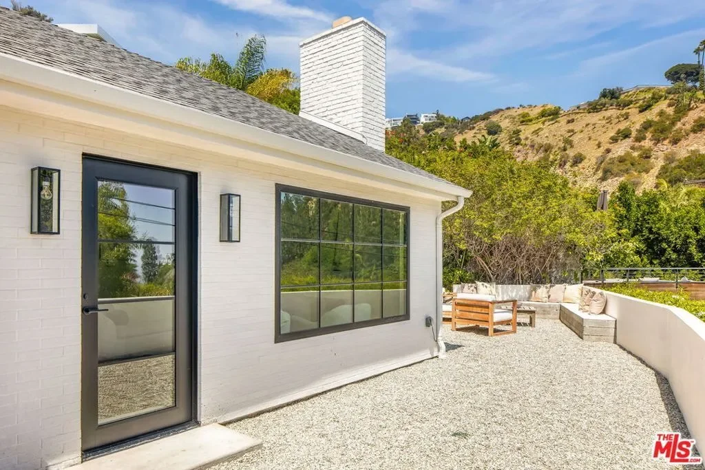 8353 Sunset View Drive, Los Angeles, California, United States. - Photo 1