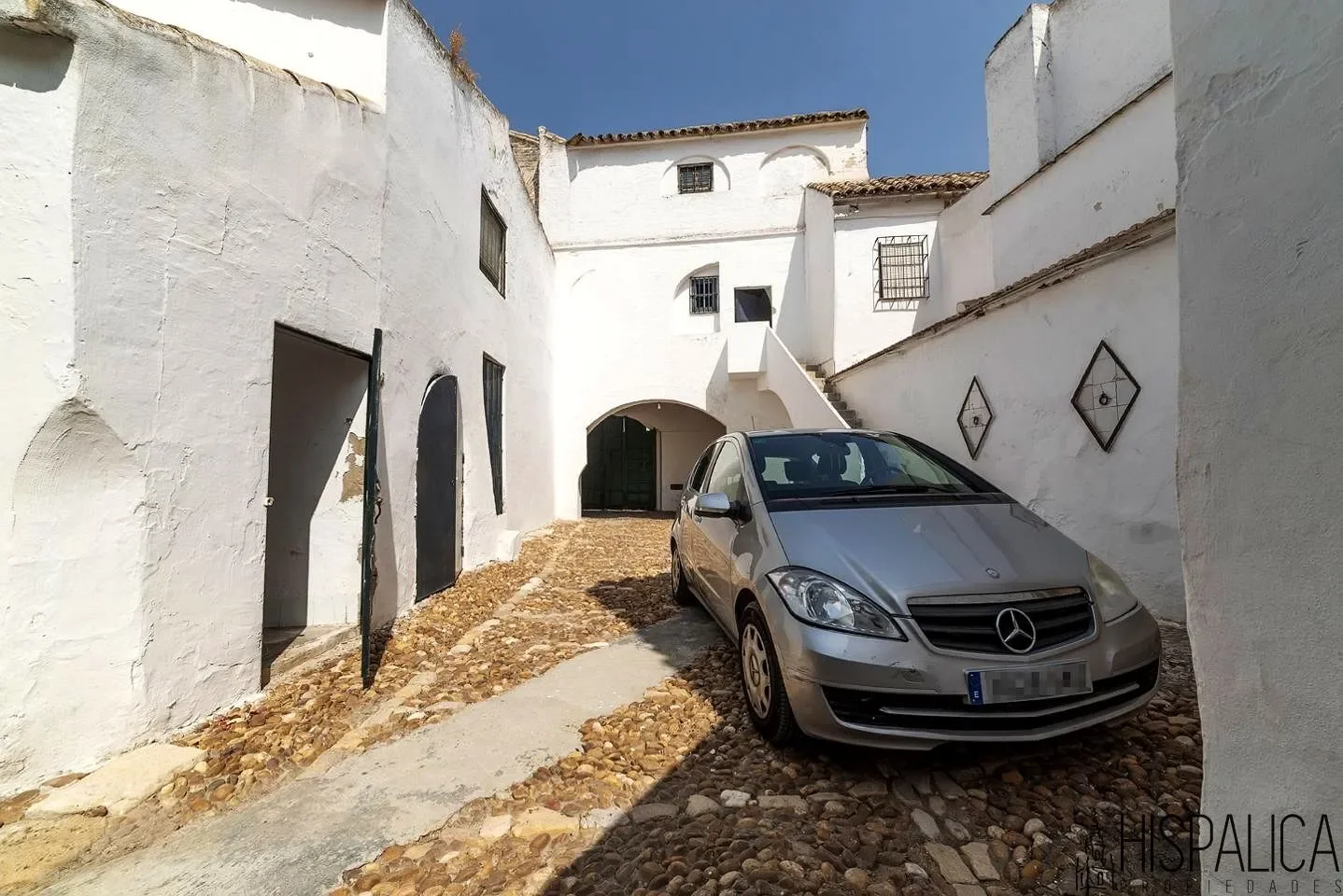 Exterior photo 8