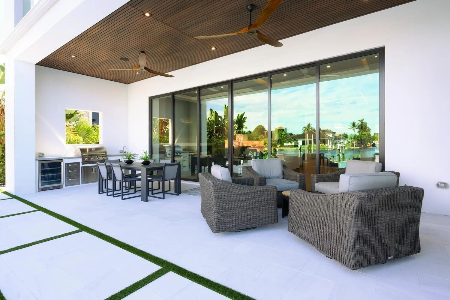 Exterior photo 10