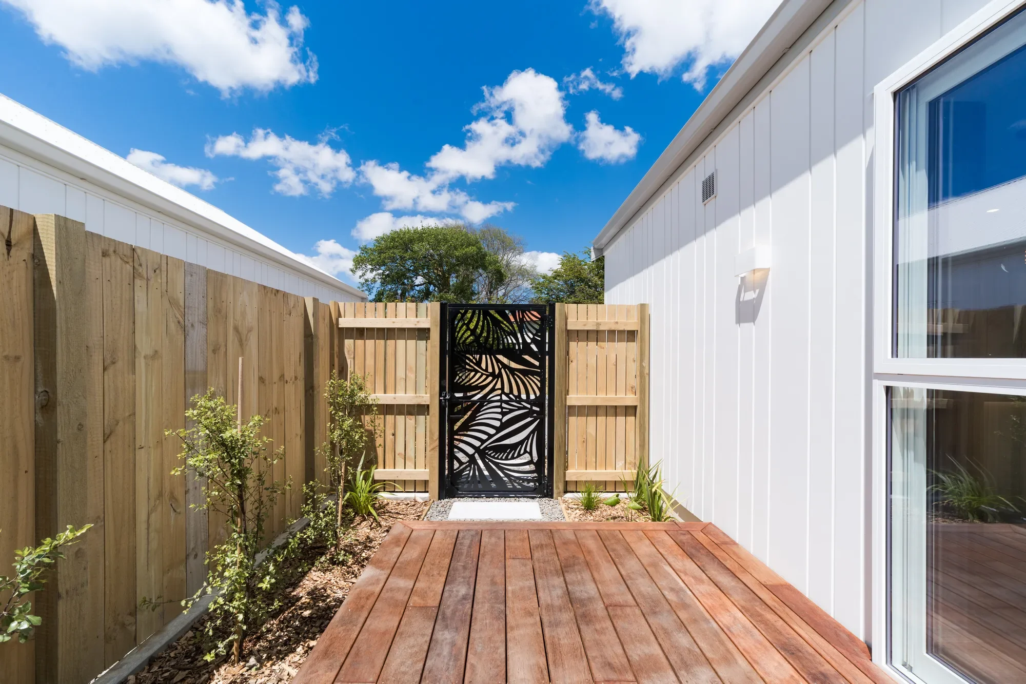 Exterior photo 8