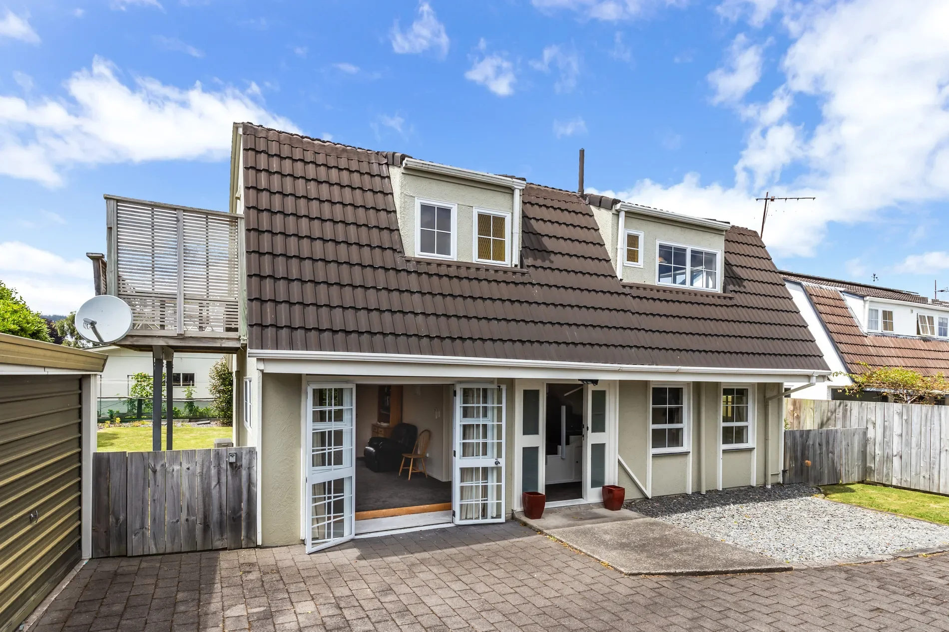Exterior photo 2