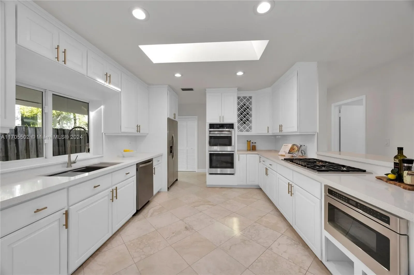 3566 Rockerman Rd, Miami, Florida, United States. - Photo 12