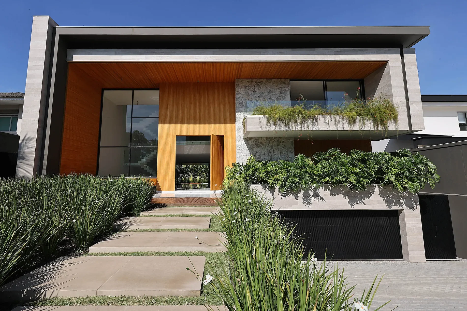 Exterior photo 3