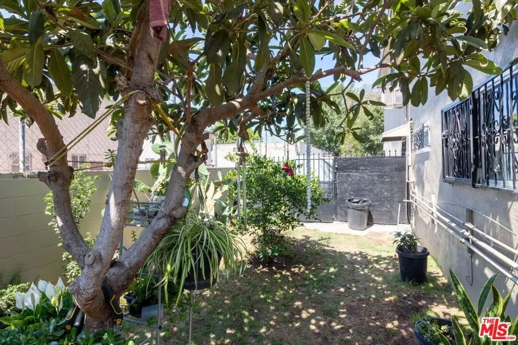 820 -824 W 95th Street, Los Angeles, California, United States. - Photo 5