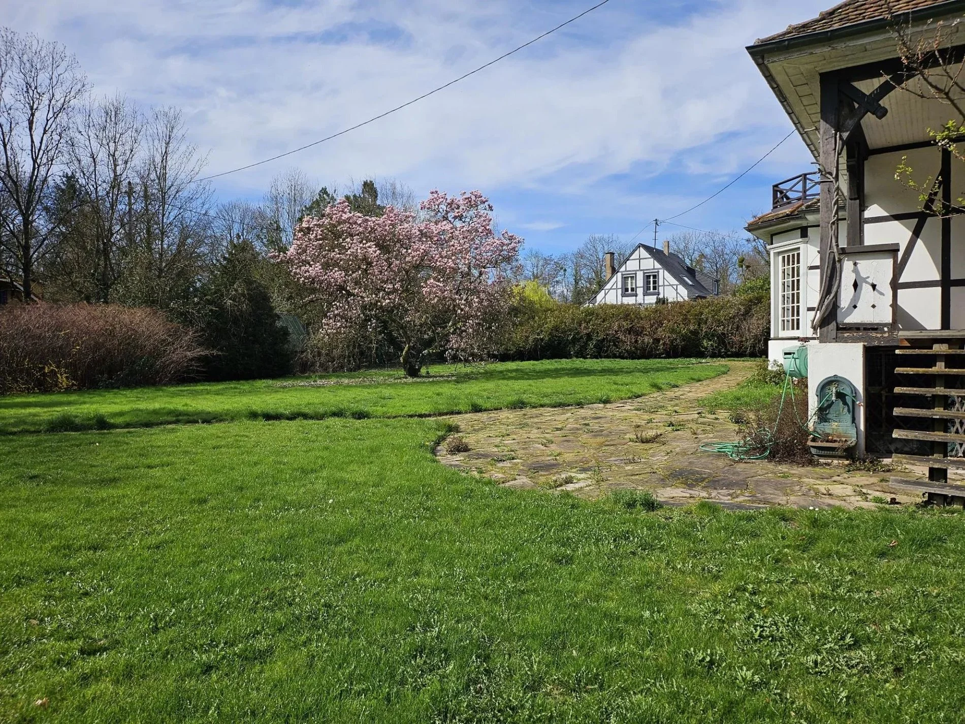 Exterior photo 6