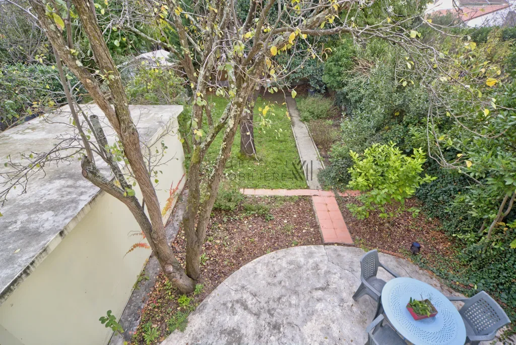 Exterior photo 3