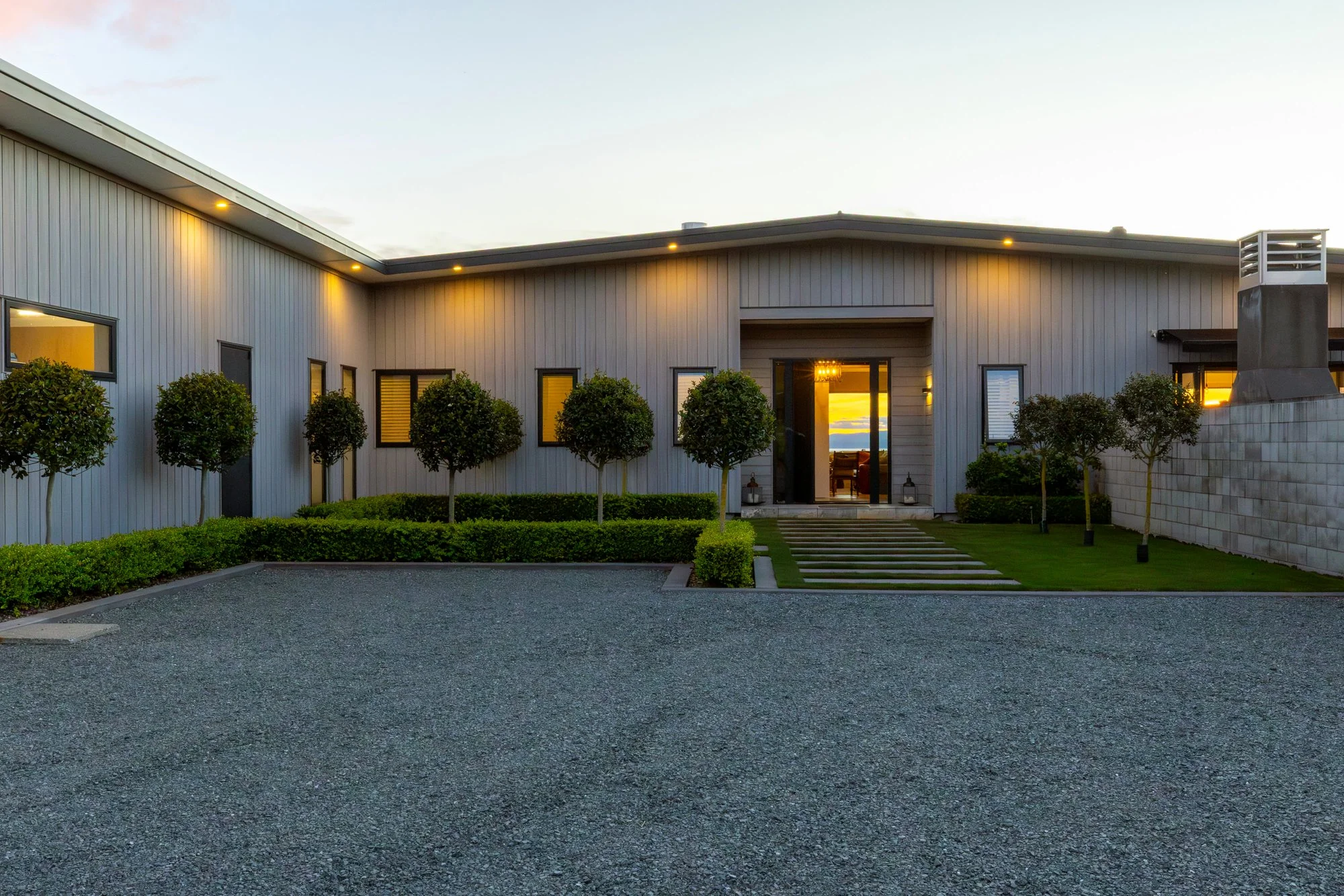 Exterior photo 8