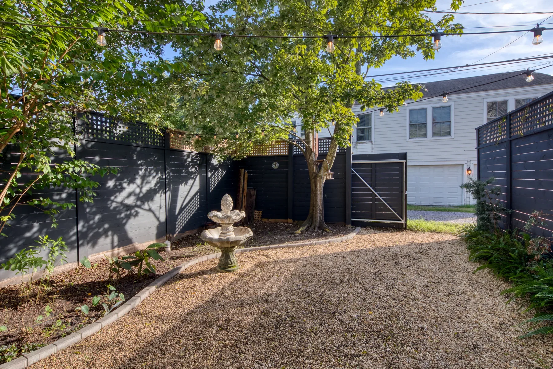 Exterior photo 8