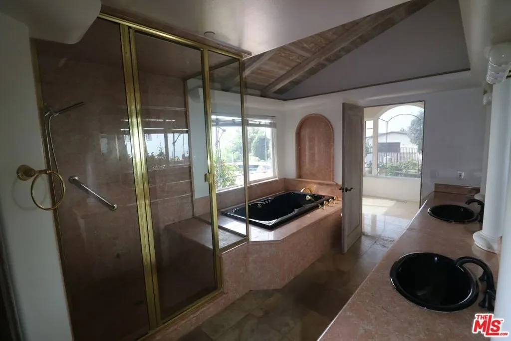 20776 Big Rock Drive, Malibu, California, United States. - Photo 19