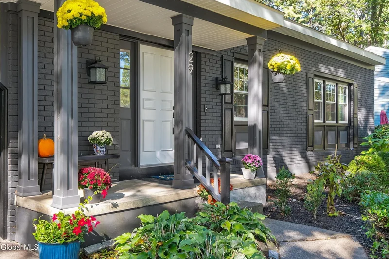 29 Lakewood Drive, Saratoga Springs, Inside, NY 12866, Saratoga Springs, New York, United States. - Photo 57