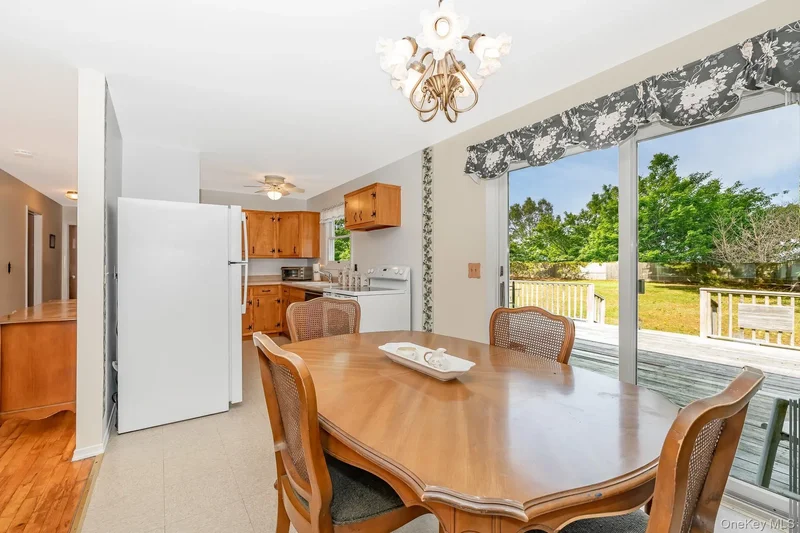 10 Argonne Road, Hampton Bays, NY 11946, Hampton Bays, New York, United States. - Photo 25