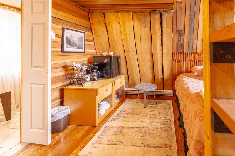 10052 Malaspina Road, Powell River, BC V8A 0G3, Powell River, British Columbia, Canada. - Photo 3