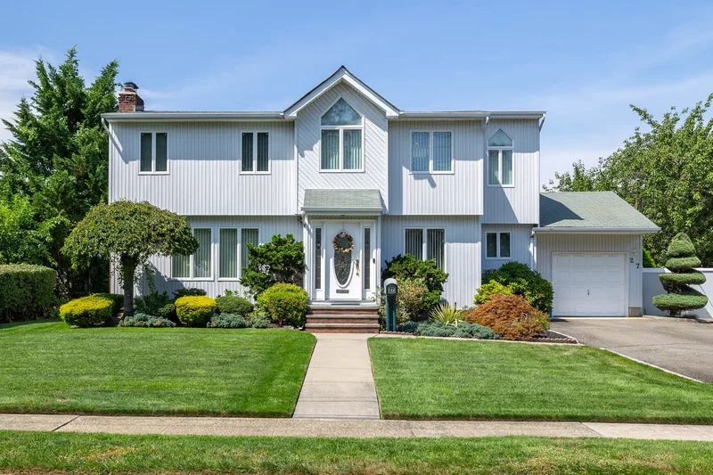 27 Beverly Road, Farmingdale, NY 11735, West Babylon, New York, United States. - Photo 18
