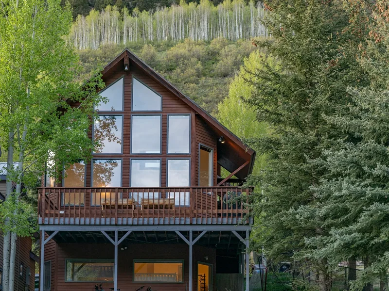 An Inviting Residence With Views Facing Bear Creek And The Telluride Ski Area