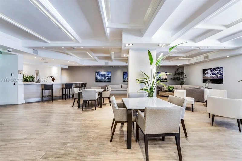 100 Lincoln Rd 1523/1525, Miami Beach, Florida, United States. - Photo 25
