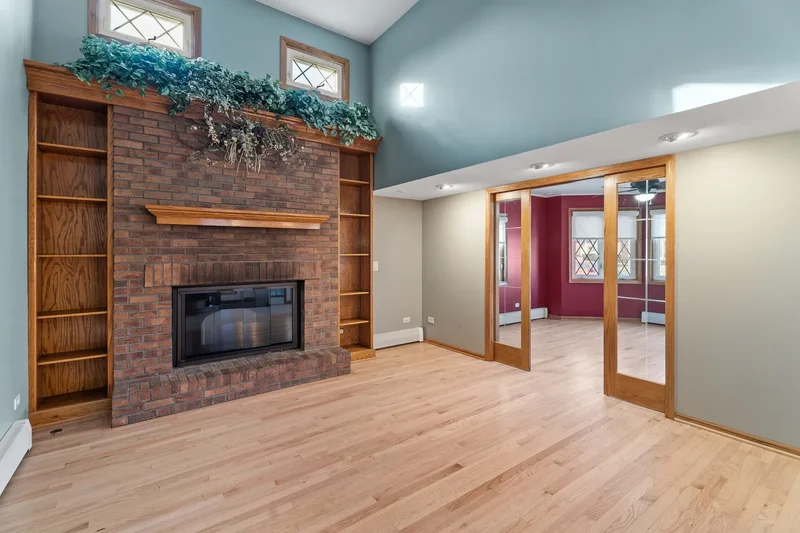 6013 N Emerson Street, Des Plaines, Illinois, United States. - Photo 9