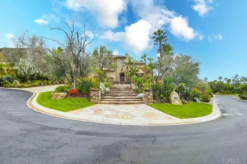 6 Bedrooms Single Family Detached