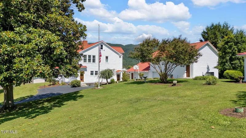 308 Pearl Avenue, Big Stone Gap, VA 24219, Big Stone Gap, Virginia, United States. - Photo 89