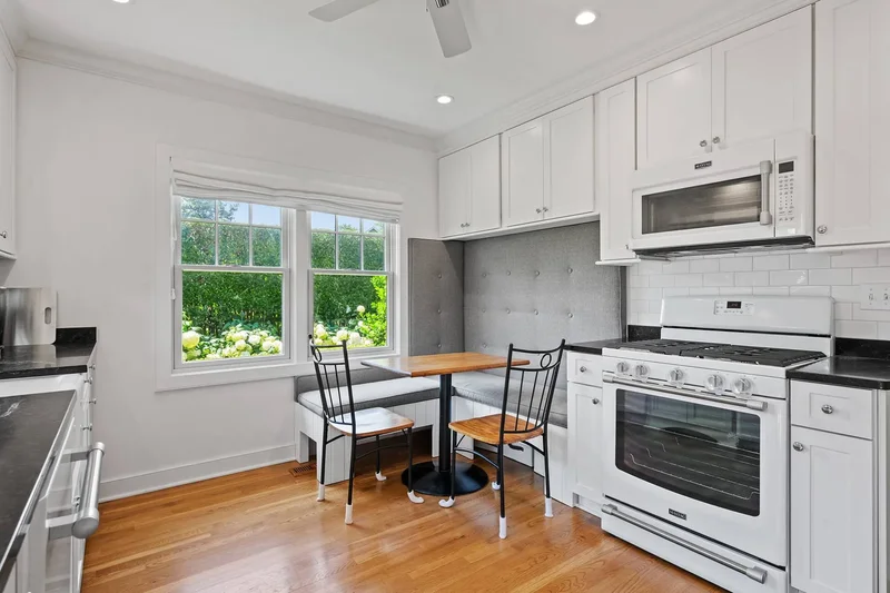 Miller Lane, East Hampton, New York, United States. - Photo 20