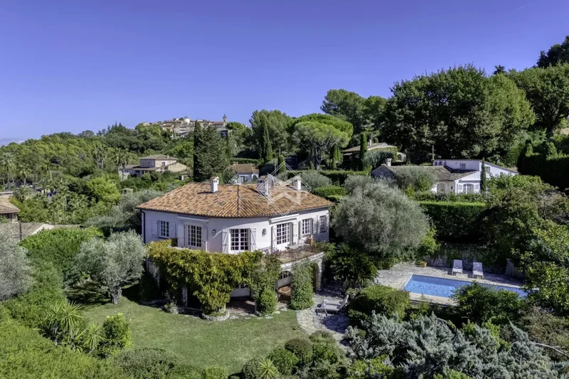 Charming Provençal Villa with Panoramic Views