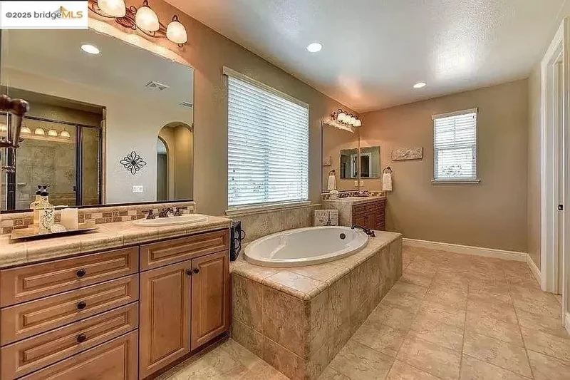 9670 Canopy Tree ST, Roseville, California, United States. - Photo 2